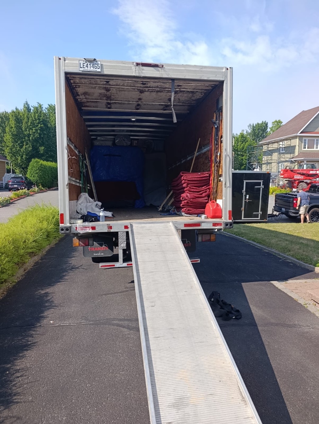 Camion de déménagement avec rampe dans la région de Québec